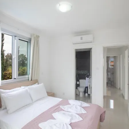 Simona Villa Protaras