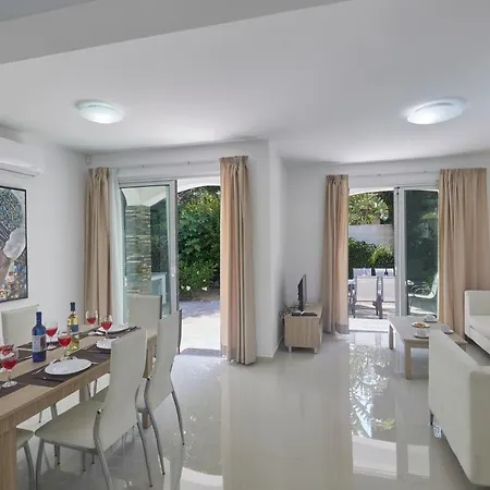 Simona Villa Protaras